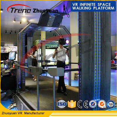 Simulador de seguimiento principal del paseo del espacio del videojuego VR con la plataforma interactiva