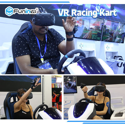 Simulador del movimiento de la motocicleta de VR con la motocicleta de la realidad virtual que compite con juegos